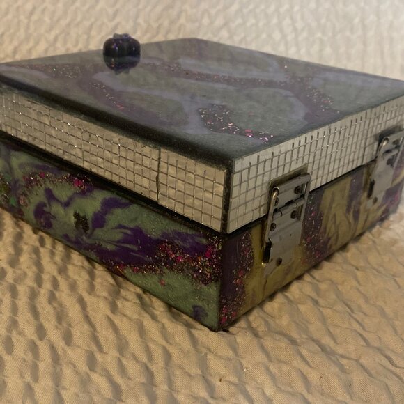 NEW Handmade Resin Designed Closing Lid Keepsakes Jewelry Trinket Box - Picture 4 of 11